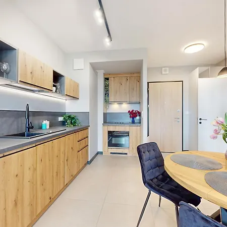 Velvet Sky Ac Balcony Parking