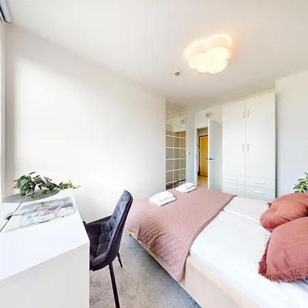Apartamento Velvet Sky Ac Balcony Parking Varsóvia