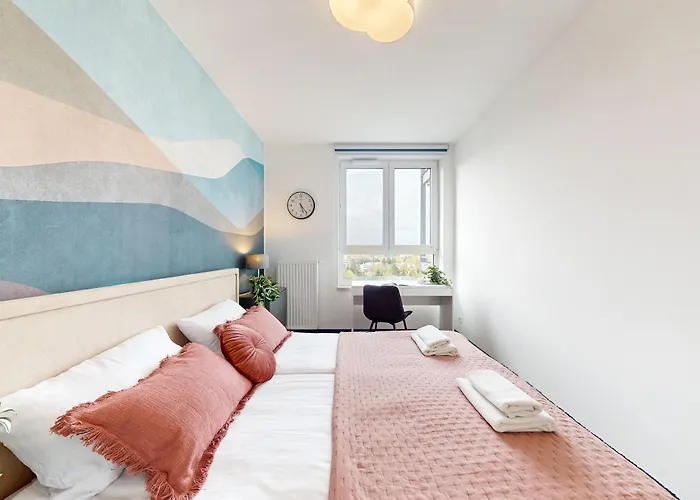 Velvet Sky Ac Balcony Parking *